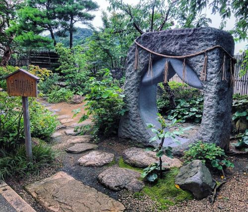 普門庵庭園 [ 京都市東山区 ] Fumonan Garden, Kiyomizuzaka, Kyoto の写真・記事を更新しました。 ーーパワースポット“百福くぐり”越しに清水山⛰を借景にのぞむ、清