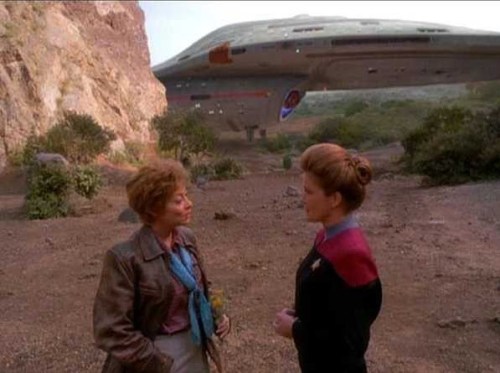 Today is #AmeliaEarhartDay - Here’s a photo of #Janeway (#KateMulgrew) and #AmeliaEarhart (#Sh