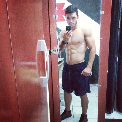 garoto-s:  http://poeta-sonambulo.tumblr.com/ Diego Eduardo… e ai? boa noite ^^  oi Diego <3 boa noite, tdo bem? MANDEM FOTOS PRA MIM, VEM GENTE, ANIMA ESSA NOITE AI