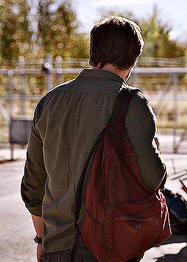 Pedro Pascal As Joel Miller In THE LAST OF US (2023-) S01E03 | “Long Long Time” 