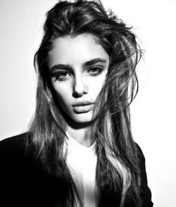 kaloriesblog:  Taylor Marie Hill 