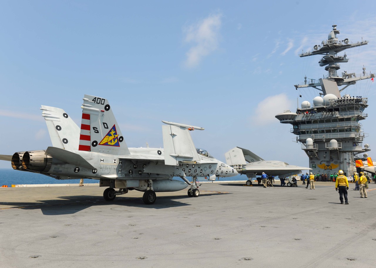 rocketumbl:  X-47B  F/A-18F 