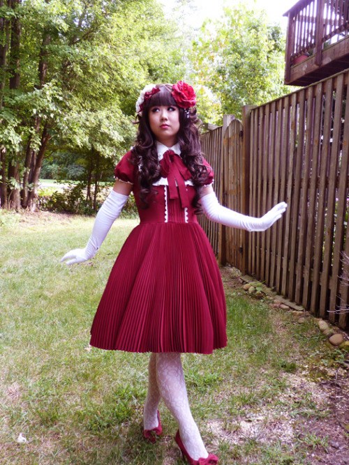 country-mouse:  Coordinate for Brunch. The detachable collar is from Innocent World. The dress is old school Metamorphose. The skirt’s so heavy I’m wearing three petticoats. All the accessories are handmade by me (Atelier Angel on etsy). 