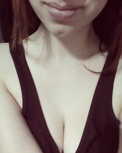 Eve-Vee:    Lips And Cleavage. :P