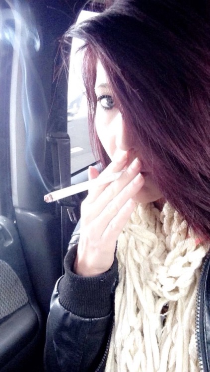 leathersmoke81:Jessi Rae - VS120 Slut - smoking selfies in car…smoke break at work! Yum