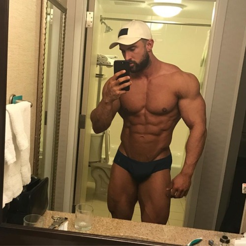 mystraightfriend:  Mystraightfriend.Tumblr.Com 