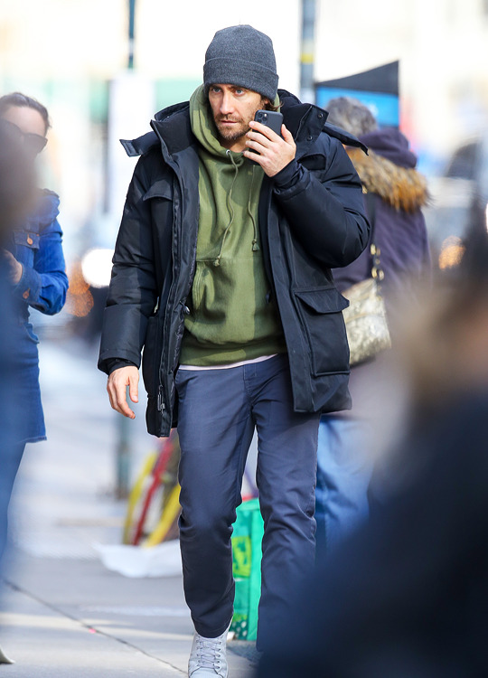 Jake Gyllenhaal out in NYC on February 28, 2020. : Jake Gyllenhaal Daily