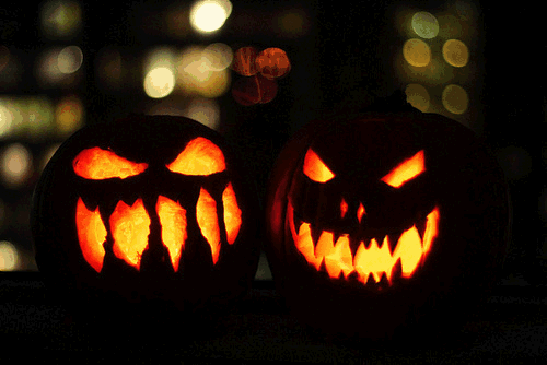 sixpenceee:Happy October from @sixpenceee! I’ll be posting halloween content all month long! Be sure