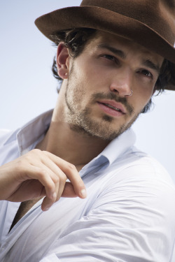 joselito28:  3leapfrogs:handsomemales:  paul kelly by breant chua  3leapfrogs •=• •=• •=• Follow me www.joselito28.tumblr.com