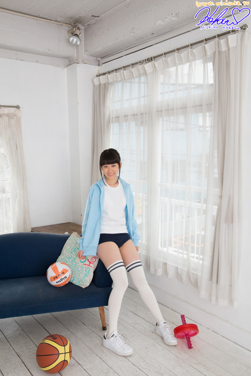 西野小春（Deep blue bloomers）