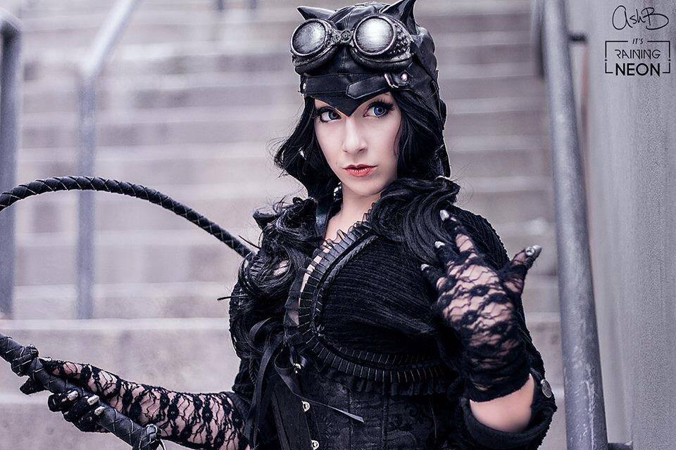 cosplaysleepeatplay:  CATWOMAN COSPLAY | Cosplayer: Its-Raining-Neon [Photographer: