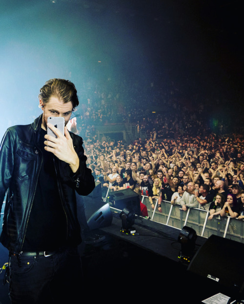 Niels Nielsen playing with In Flames at Scandanavium.