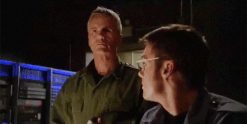 midknightwriter:  itschiling:  What? - Menace ￨ Stargate SG-1 ￨ s05e19 Jack and the magnifying glass
