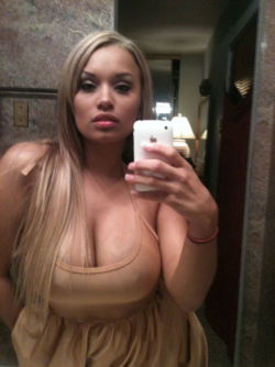 girls-with-curves:  Easiest way to find hot curvy women near you!