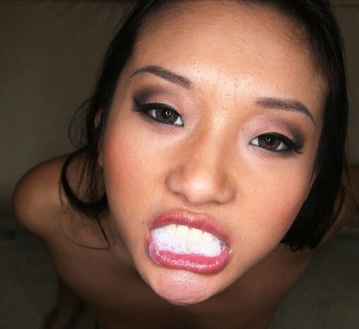 mouthful-portraits:  She’s in heaven chewing and swirling on that mouthful of cum