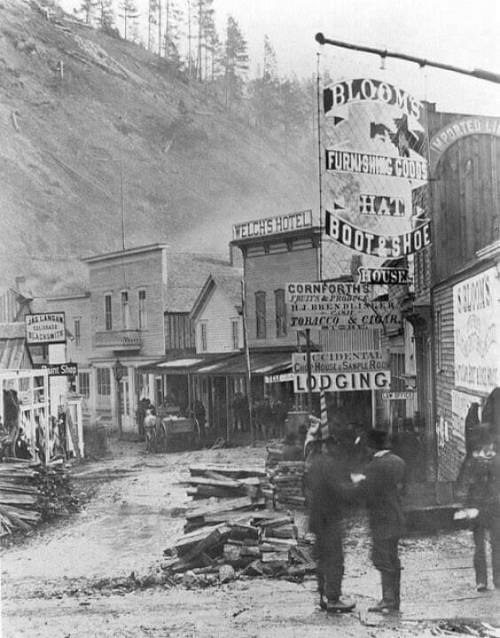 grigoriirasputin: whitedogblog: Deadwood, South Dakota, 1863 A tourist town… “gunsmike” groan