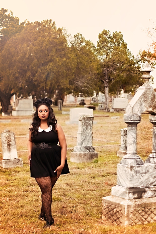 kellylugosisdead:  Toya Tenice in the Cemetery porn pictures