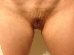 thesluttysoccermom:  Been awhile since I’ve shaved :). Some of you don’t mind.