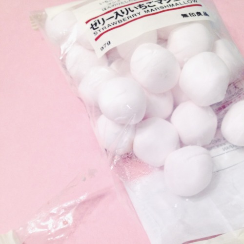 mirukeu-senpai:[Muji Strawberry Marshmallows]