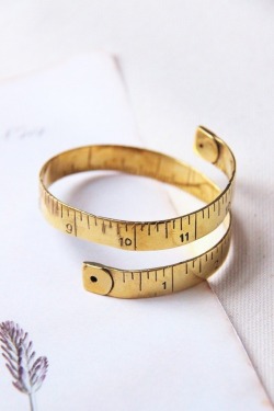 kitschiwitch:Ok but how cute would this bangle