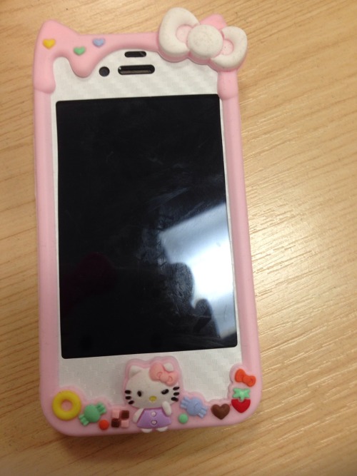 diaryofababygirl:  bbyghoull:  look at how cute this is ;w;  I have that one too *proud face* 