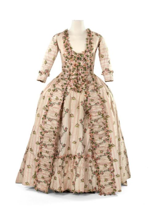 Robe à la française ca. 1780From Enchères Sadde via Interencheres