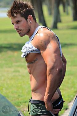 goddy654:  Hunks & Hotties on goddy654.tumblr.com