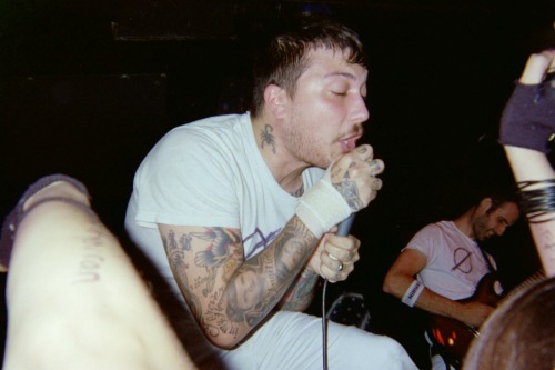 albuminserts:Do any of you guys remember Frank Iero’s side project, LeATHERMOUTH? I sure do!I went t