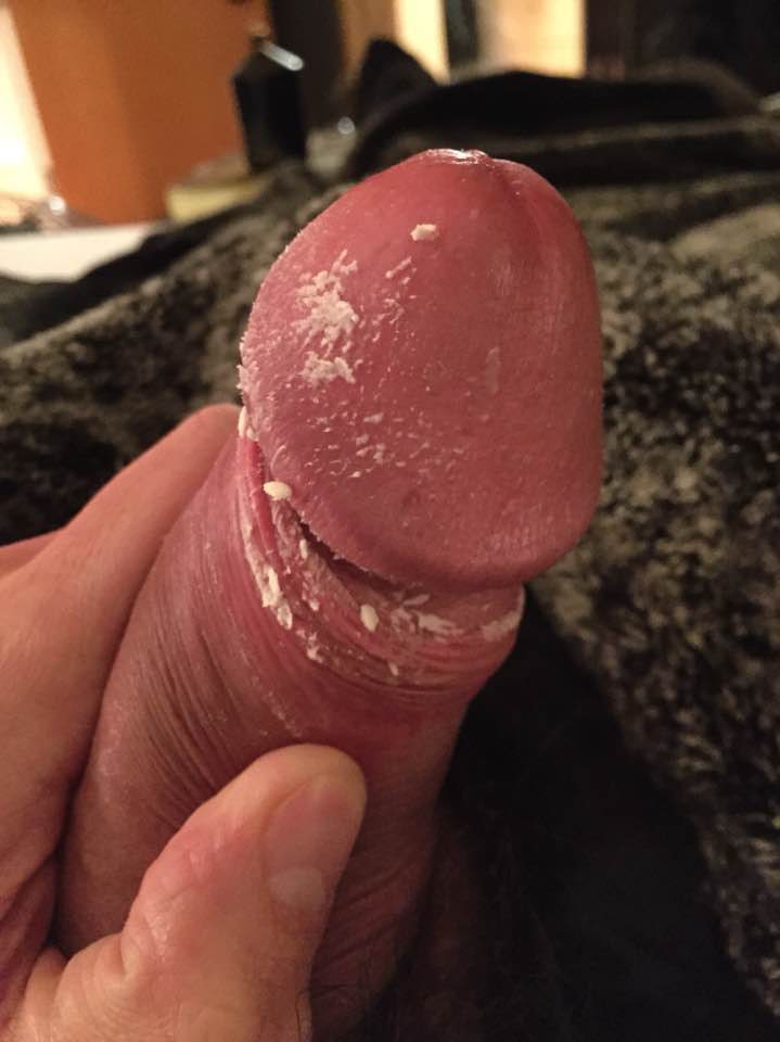 amorevoleme:foreskinsmell:6 more delicious pics from that bi guy :-) , kik him @