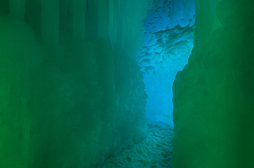 leslieseuffert:Ben Kuhns (USA) - Ice Castles in Midway, Utah
