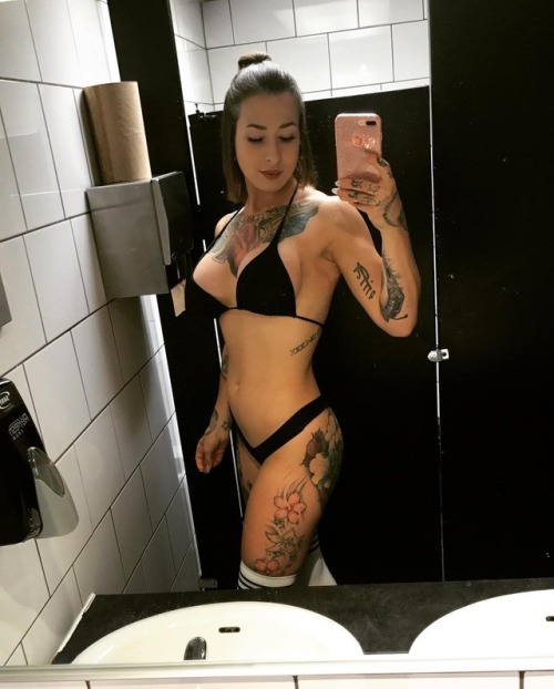 stripper-locker-room:  https://www.instagram.com/mtltania/