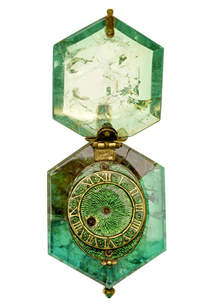 kirarenea:  gdfalksen:Watch set into a single Colombian emerald crystal, circa 1600;