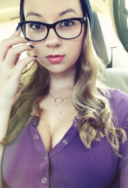 cumonglasses:Babe Glasses: Morgan Leigh