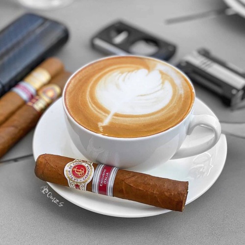 ☕@omz.s Like , Repost , Tag & Follow Us :#Cigar #Cigars #Botl #Sotl #BrothersOfTheLeaf #Sist