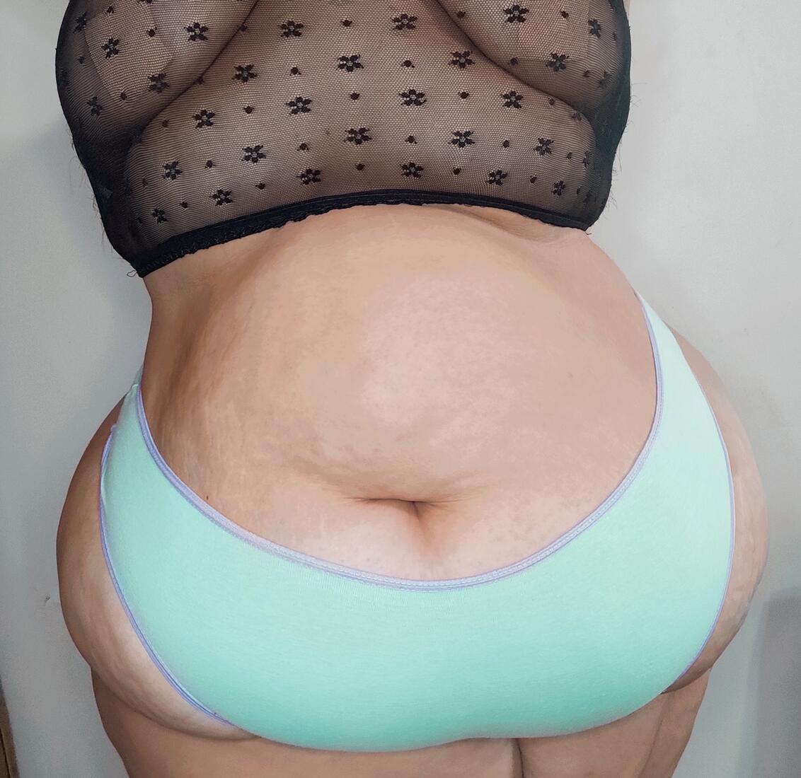 jiggle-watts:OnlyFansTheRealQueenPear adult photos