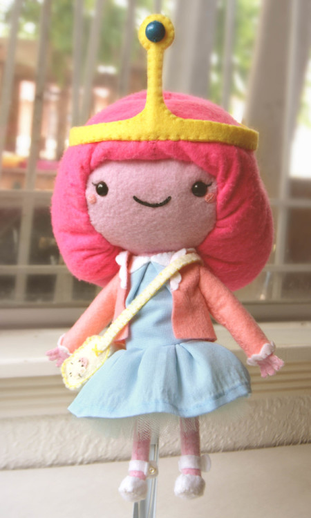 adventuretime:  Aw, what fetching dolls, Lorena! kittwalker:  Lorena Rodriguez from Mexico makes these adorable plush Adventure Time dolls with off and on-able clothes! Check out her Behance for for awesome stuff:  http://www.behance.net/lorenamrdgz