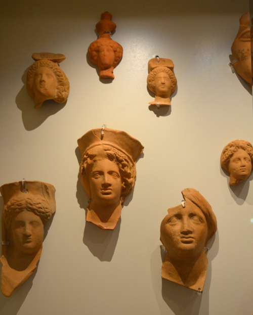 greek-museums: Archaeological Museum of Arta: Coroplastic art: Moulds with contemporary casts (in l