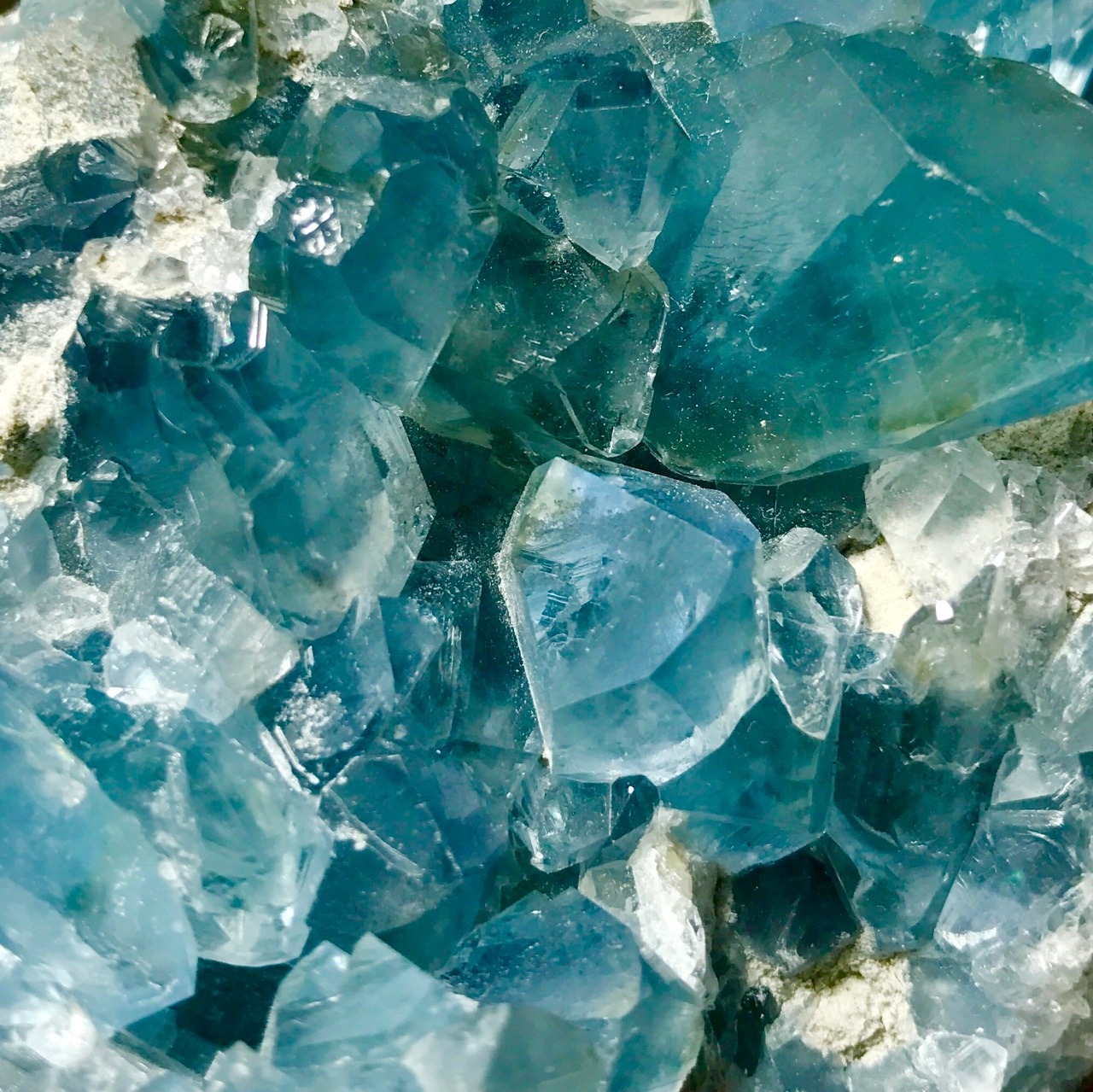 starborn-witch:  Celestine/Celestite 💙