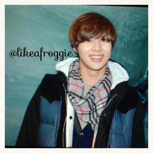 justanother2minshipper:  So Tae,  that scarf you always carry in cold days, it is
