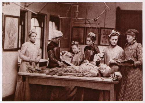 wakeofourbetters:  Women’s Medical College of Pennsylvania, Philadelphia, 1892. “In diaries and letter from the late nineteenth century, women medical students sometimes wrote of their resolve to prove that they could engage in all aspects of medical