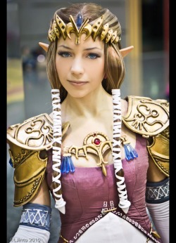 fuckyouchristy:  Zelda Cosplay by Akuriko 