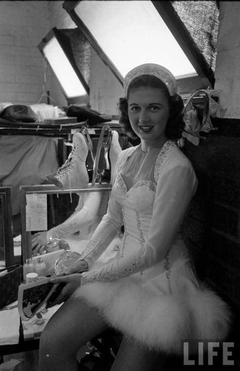 Alena Vrzáňová with backstage with the Ice Follies(Peter Stackpole. 1950)