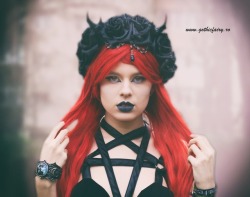 gothicandamazing:    Model: Elvira TrepoviciDress/Headpiece: