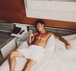 garoto-da-manha:  Cameron Dallas no We Heart It - http://weheartit.com/entry/113647342