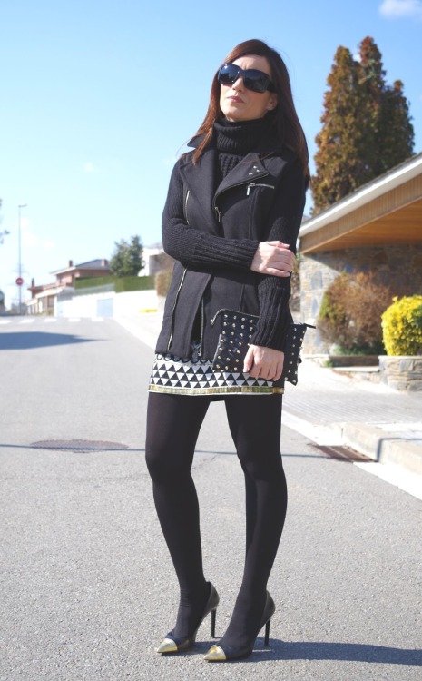 fashion-tights:   BLACK VEST