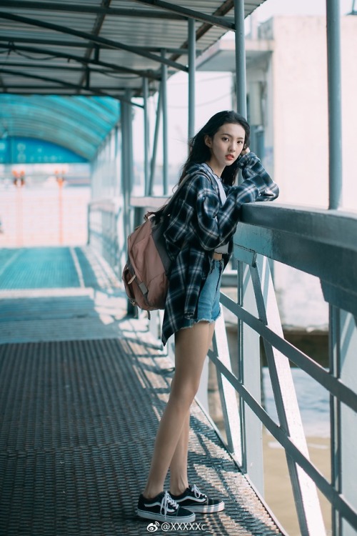 baoniaotougao:  上海 00后 China joy 模特 徐辰 漏点 套图