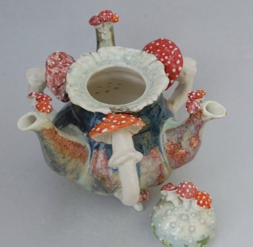 fairy-humor:mushroom teapot! mushroom teacup!