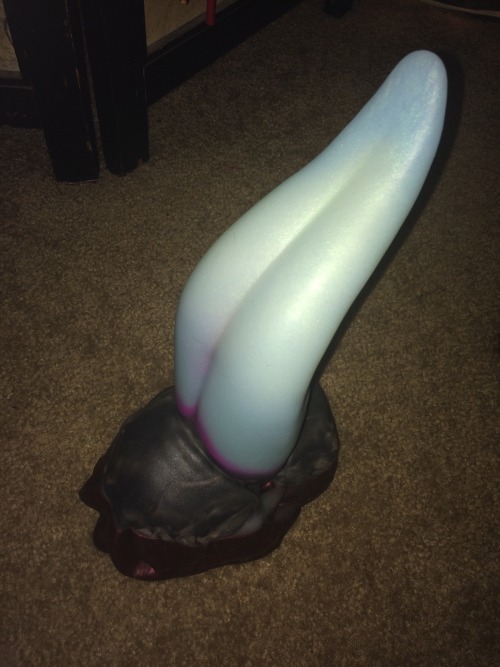 brandimorganxxx:  I just realized I never showed off my new Toy!! Now I know it’s not everyone’s cup of tea but I like to try new things and look to expand my sexual interests. One of my recent newest interest is bad-dragon.com toys. They specialize