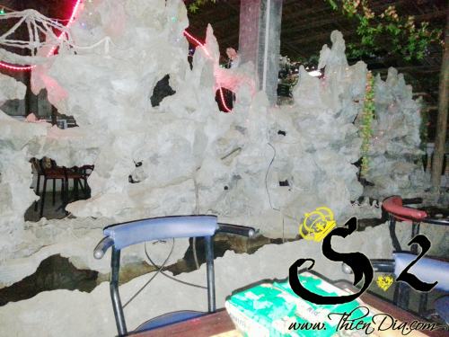 pht1911:  Naked in Coffee Shop P1
