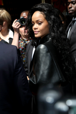 phresh-fashion:smokingsomethingwithrihanna: Hard Rock Cafe Press Conference In Paris (Jun. 5)  . 